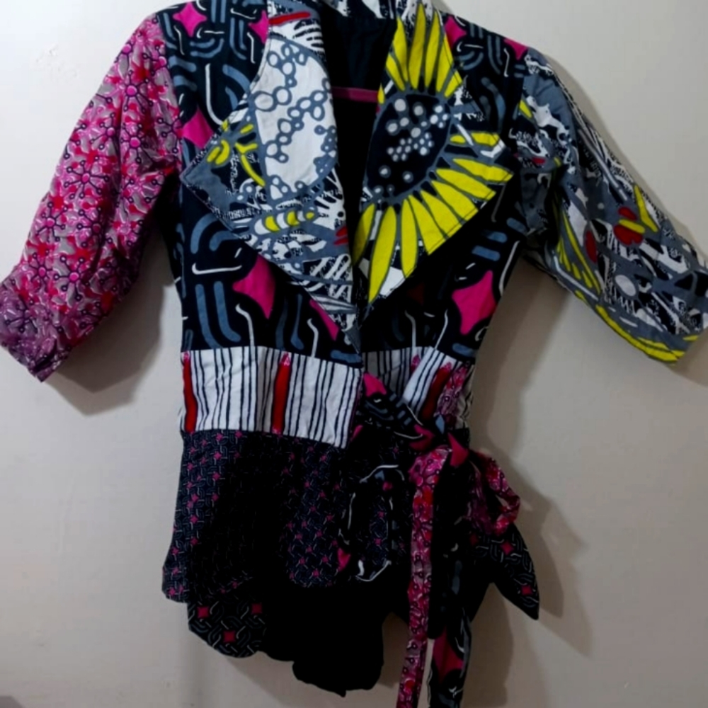 Multiprint wrap top. Size medium.